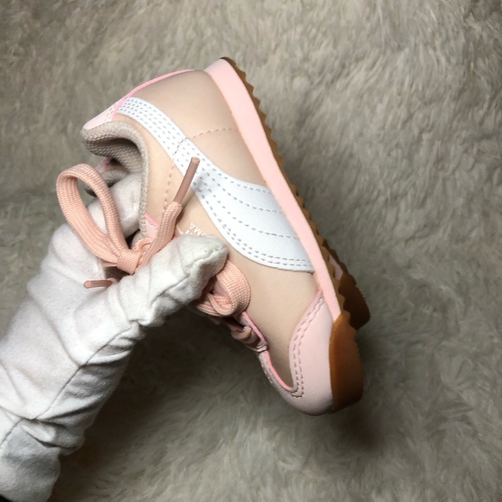 Puma Kids Sneakers - Soft Pink and White size 6 - Picture 15 of 16